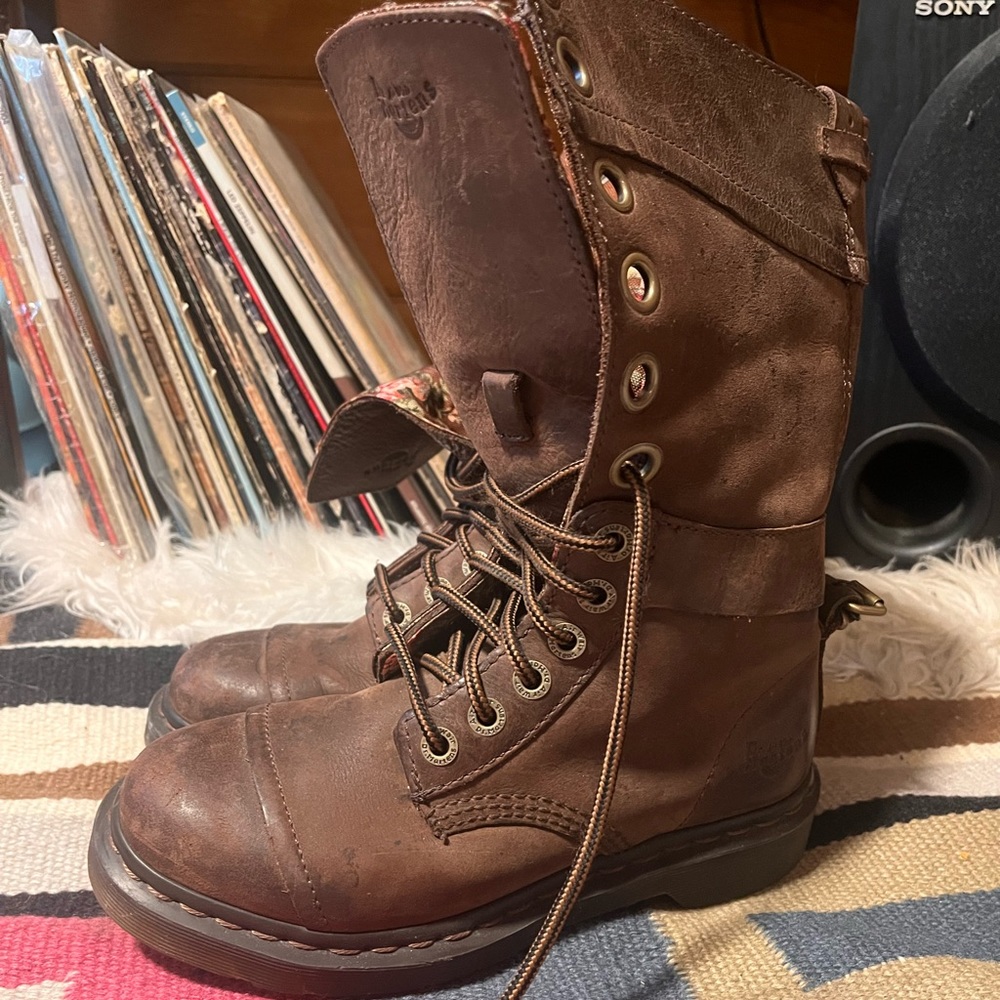 Dr Martens Size 7 Womens Combat boots w/ floral lining